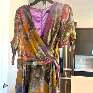 Brand::Tahari, style: Wild Aster Garden. Brand New.